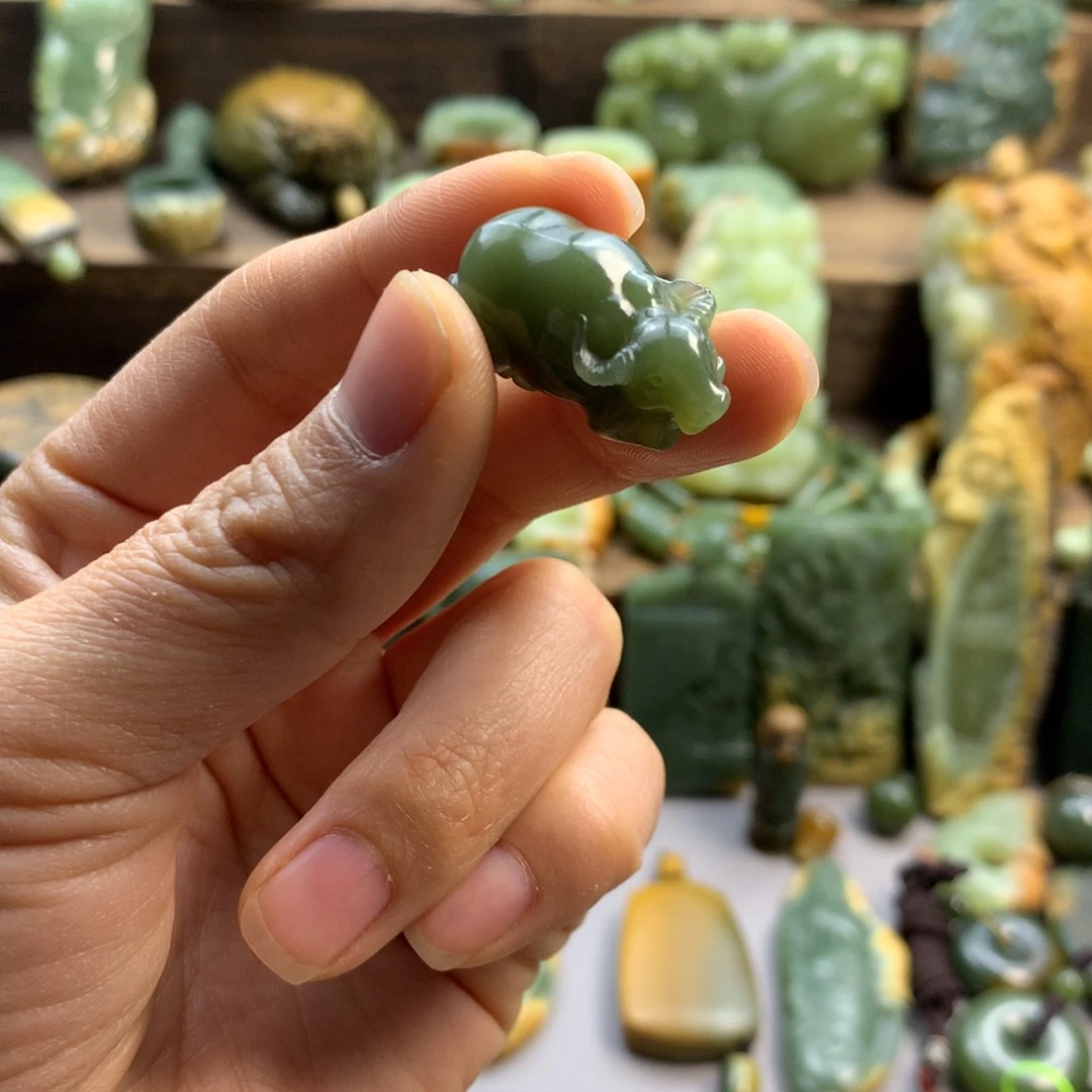 未镶嵌岫岩老玉（透闪石质玉）珠宝奇石?****