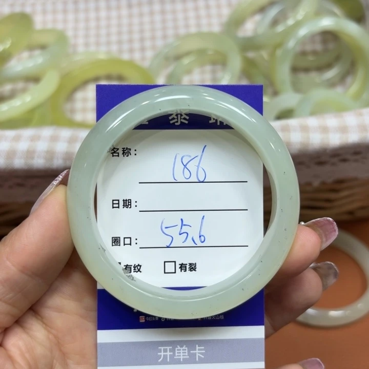未镶嵌岫玉手镯天然