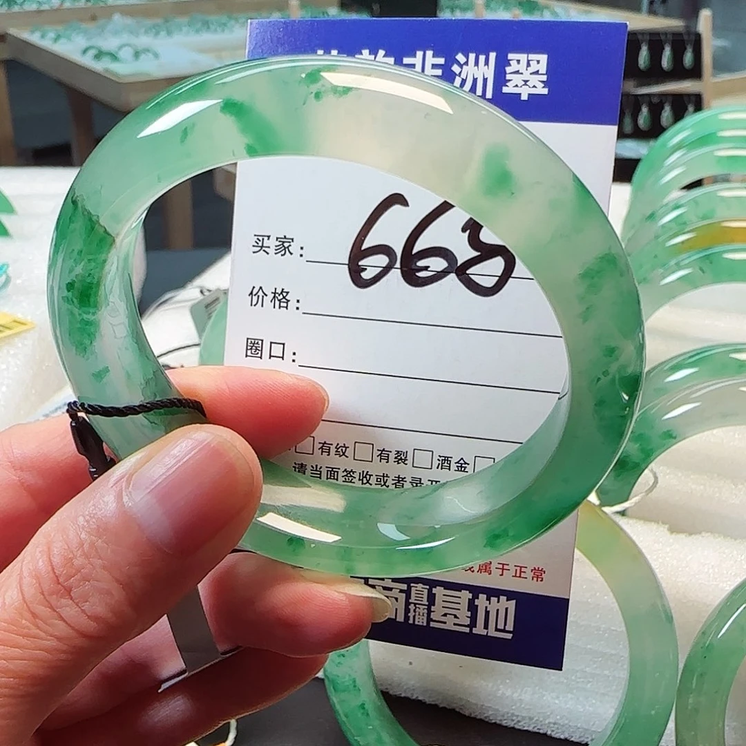 石英质玉（非洲翠）未镶嵌手镯