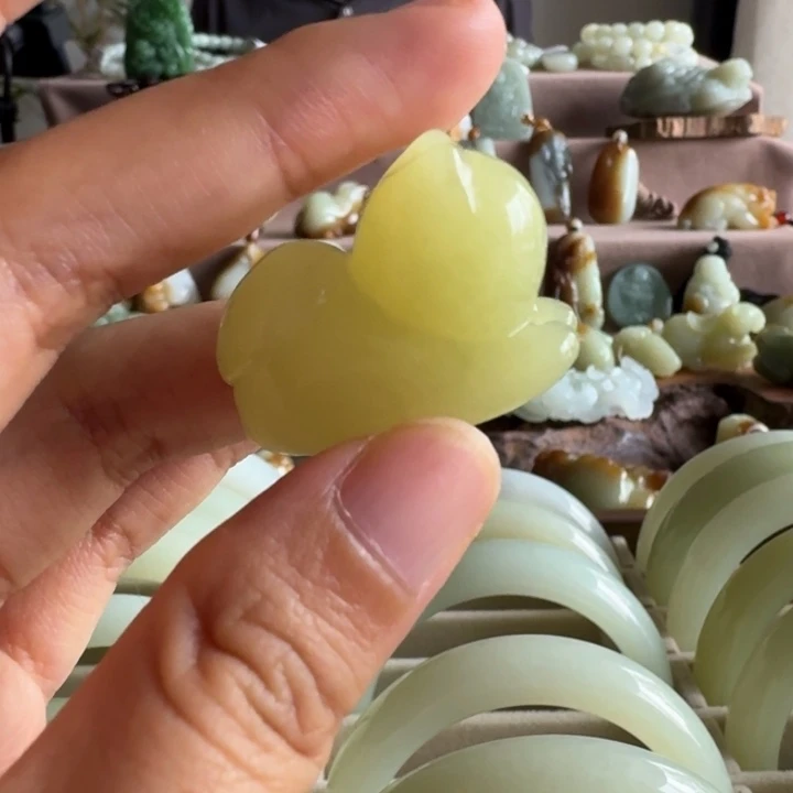 和田玉（糖玉）未镶嵌颈饰