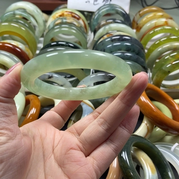 蛇纹石玉未镶嵌手镯杨*雅