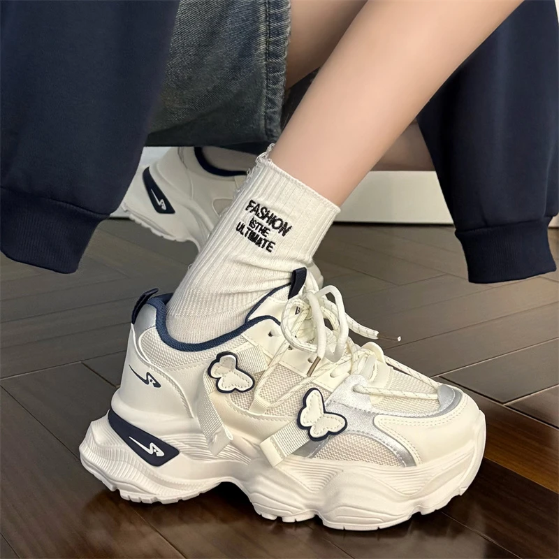 人本运动鞋女款秋季2025新款网红百搭爆款小白鞋厚底蝴蝶老爹鞋子