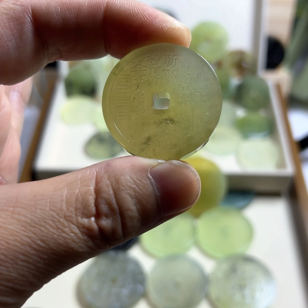 清***居岫玉未镶嵌手绳挂坠