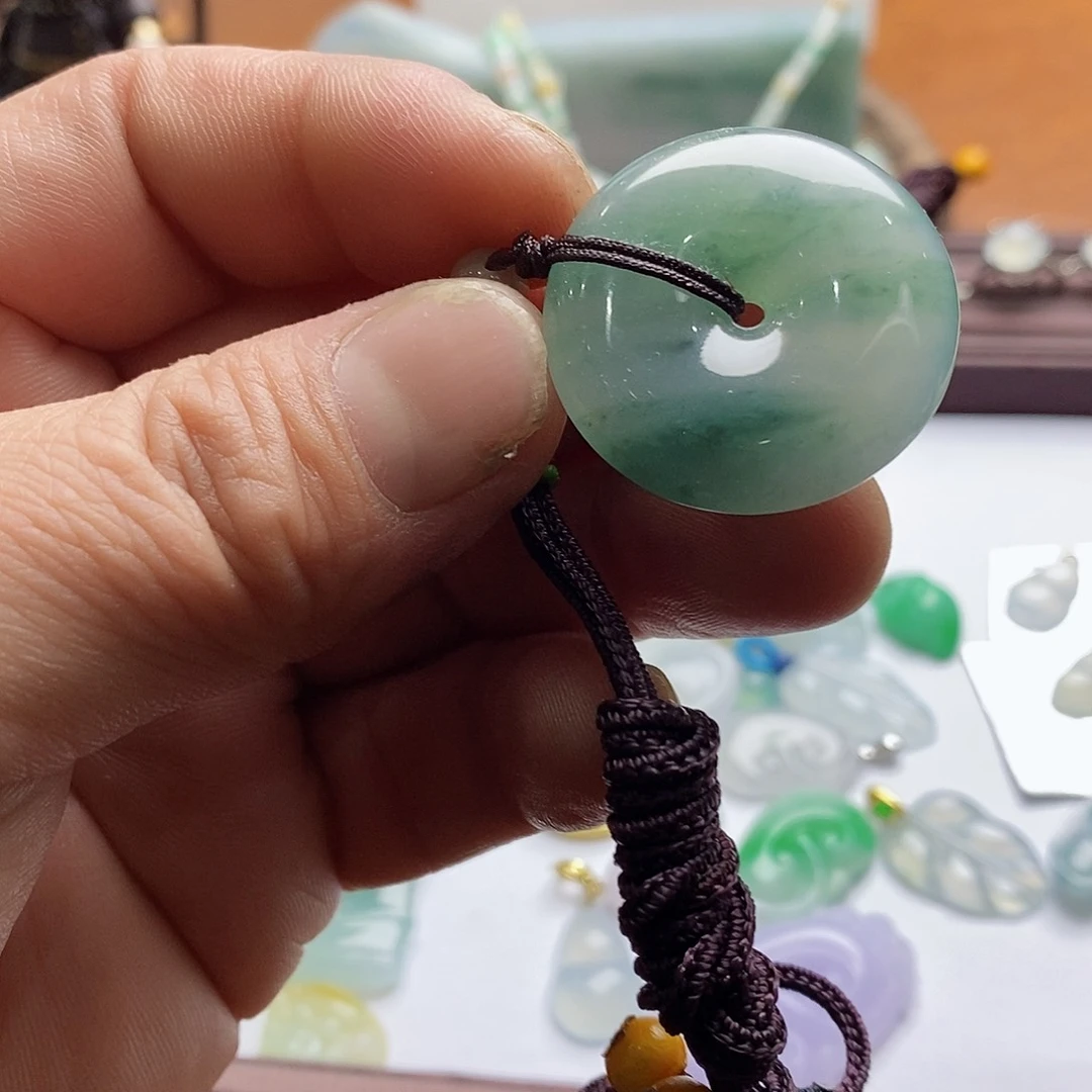 颈饰未镶嵌翡翠平安扣