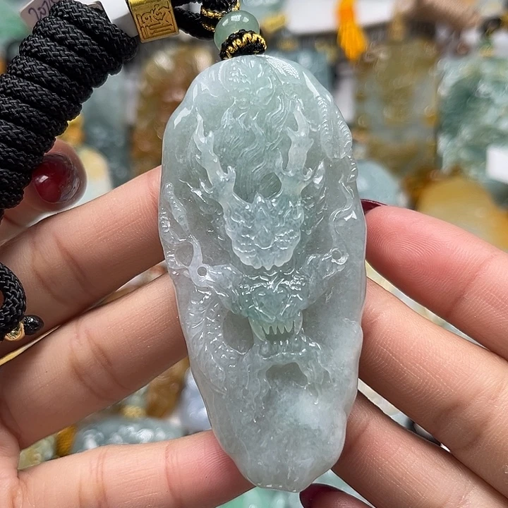 翡翠未镶嵌颈饰龙牌