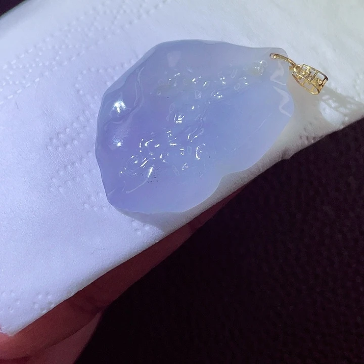 翡翠18K金镶嵌颈饰翡翠