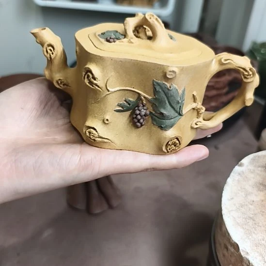 秋***风泥塑全手工制作松鼠葡萄