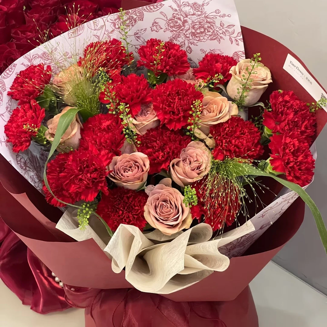 【感恩妈妈】11朵红康乃馨混搭卡布奇诺花束送妈妈生日鲜花