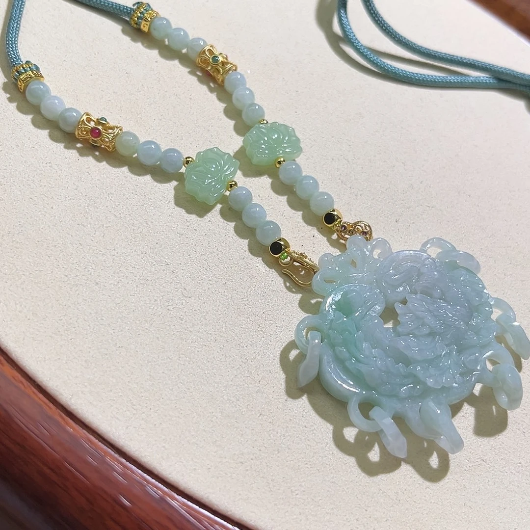 翡翠未镶嵌颈饰待编织