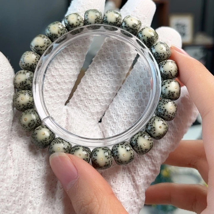 吊坠星月菩提绿包白大眼睛单圈卡10.5