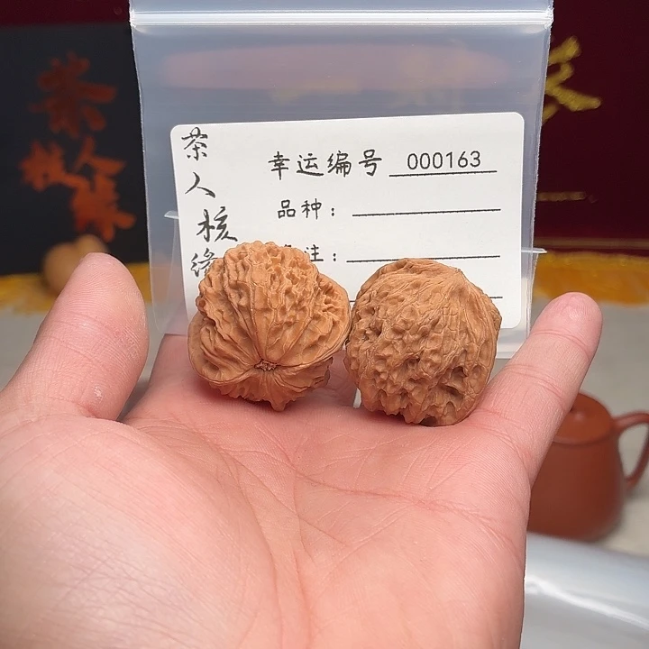 文玩核桃吊坠凤眼