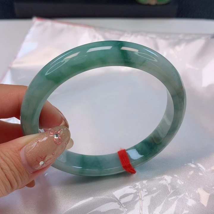 翡翠手镯未镶嵌56圈