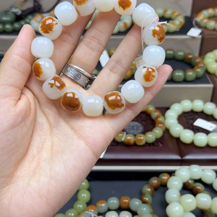 透闪石质玉未镶嵌珠宝奇石坚**己