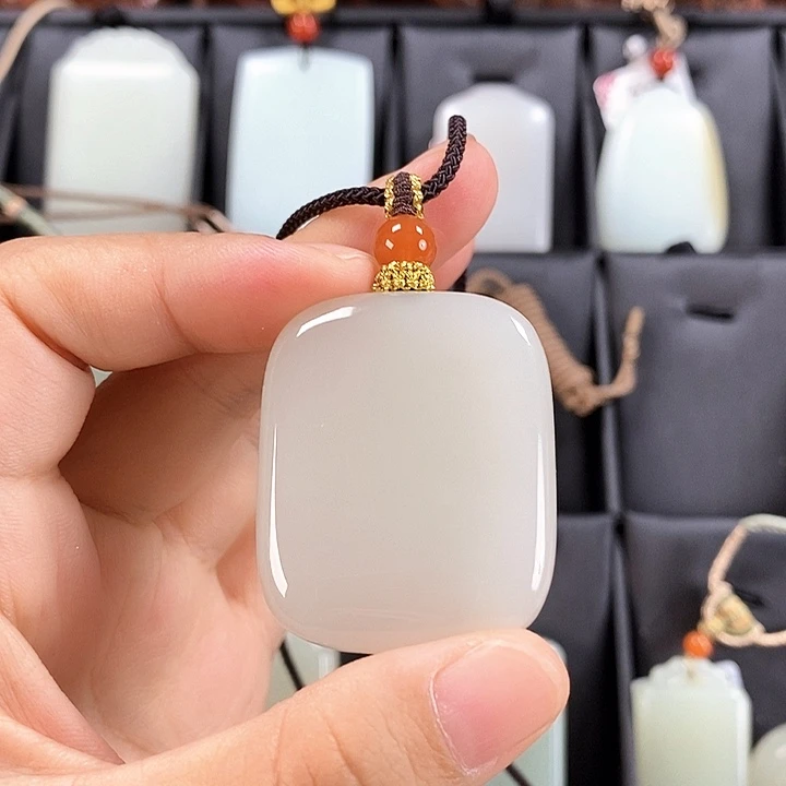 K***G颈饰未镶嵌和田玉