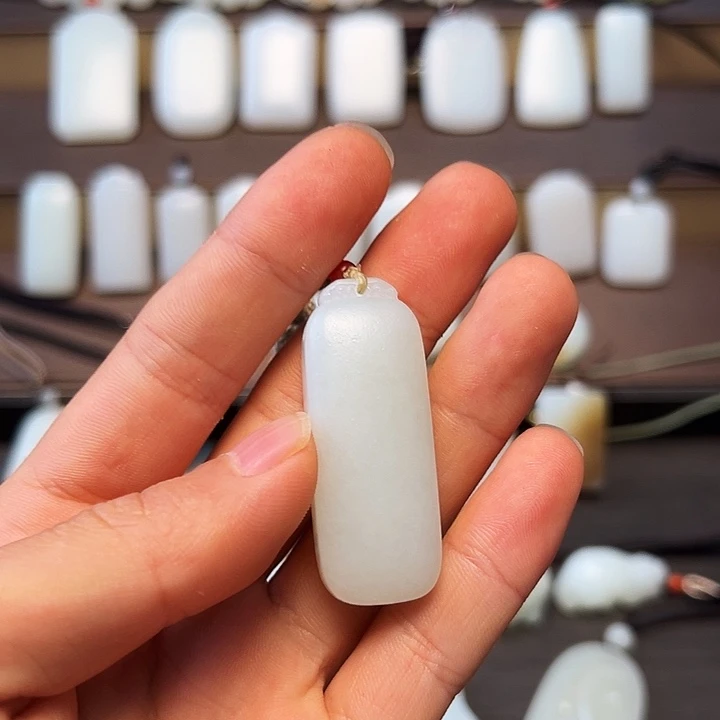 和田玉未镶嵌吊坠(赠链)五**四