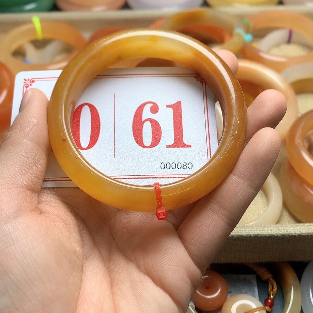 未镶嵌石英质玉（黄龙玉）手镯