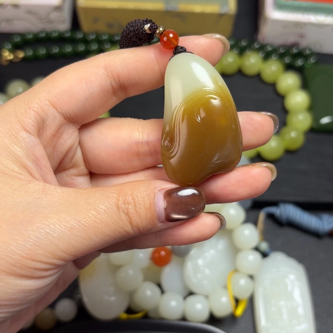 Л***н和田玉未镶嵌颈饰