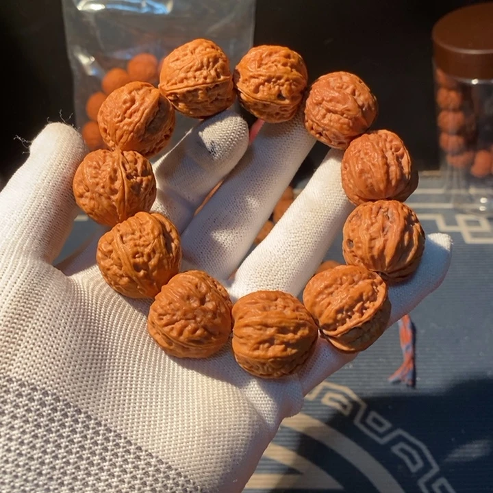文玩核桃手串……35