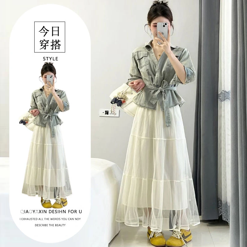 2025超火穿搭一整套韩系小众设计感绑带牛仔上衣a字网纱裙两件套