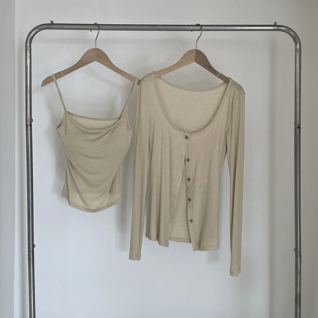 9093辣妹贴身吊带开衫套装