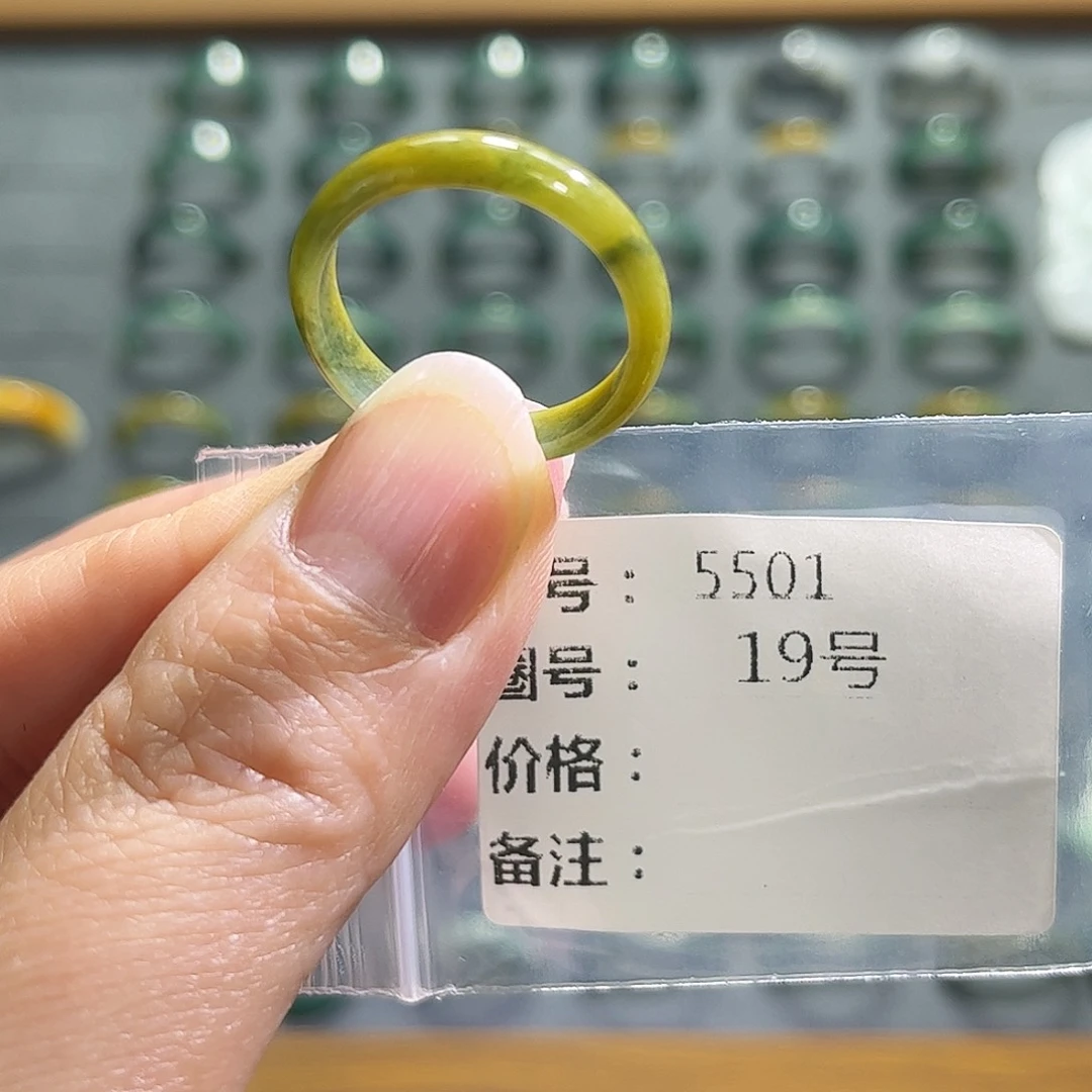 翡翠未镶嵌戒指5501。