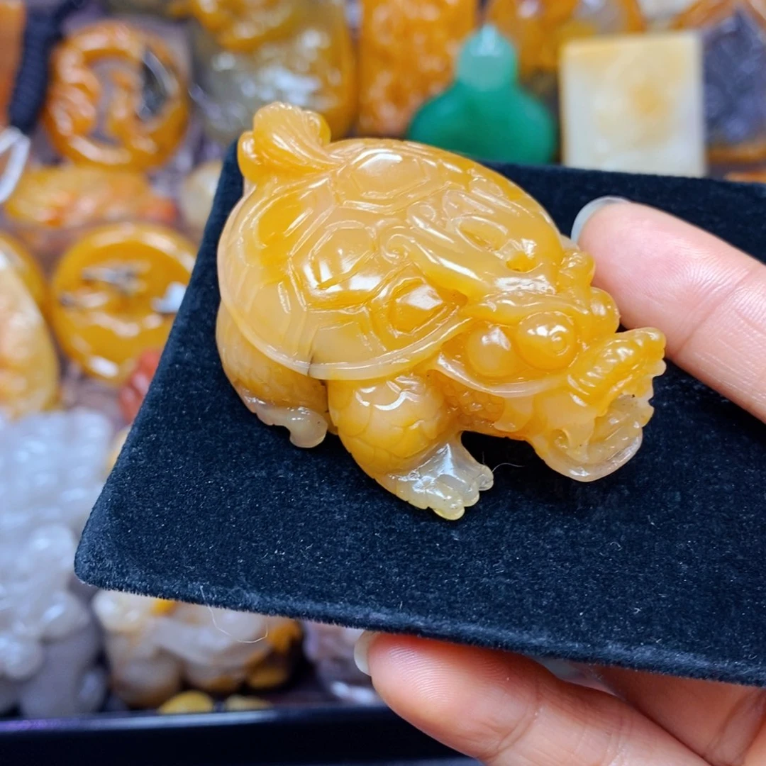 未镶嵌石英质玉（黄龙玉）颈饰