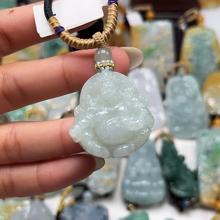 翡翠未镶嵌颈饰武财神