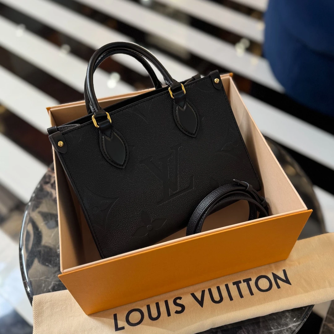99新 LouisVuitton/路易威登 小号黑色全皮Onthego手提单肩包芯片