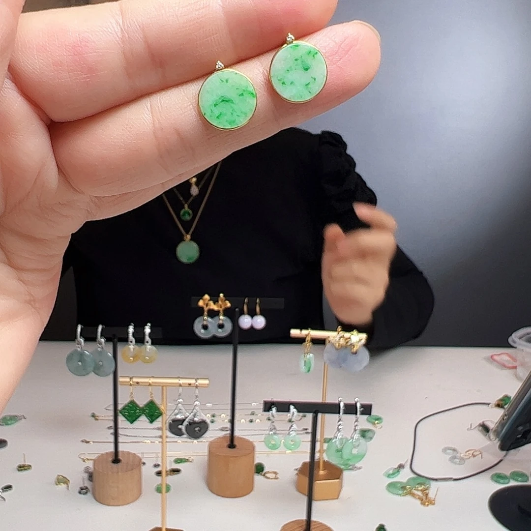 翡翠18K金镶嵌耳饰天然翡翠