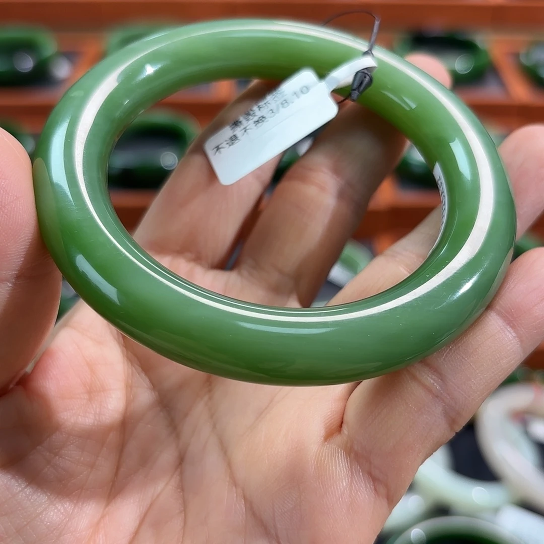 和田玉（碧玉）未镶嵌手镯碧玉粉绿