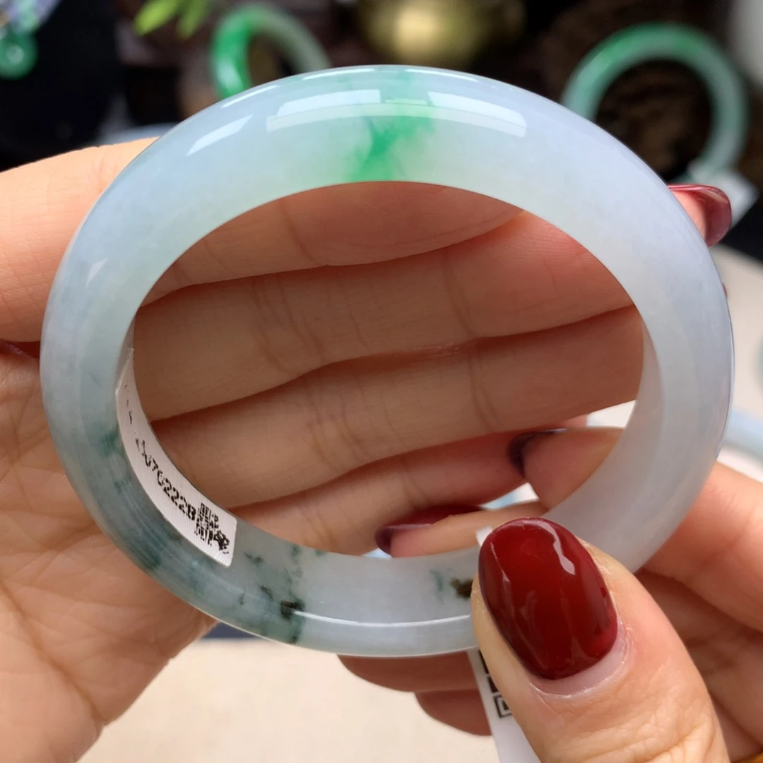 翡翠未镶嵌手镯双色飘花