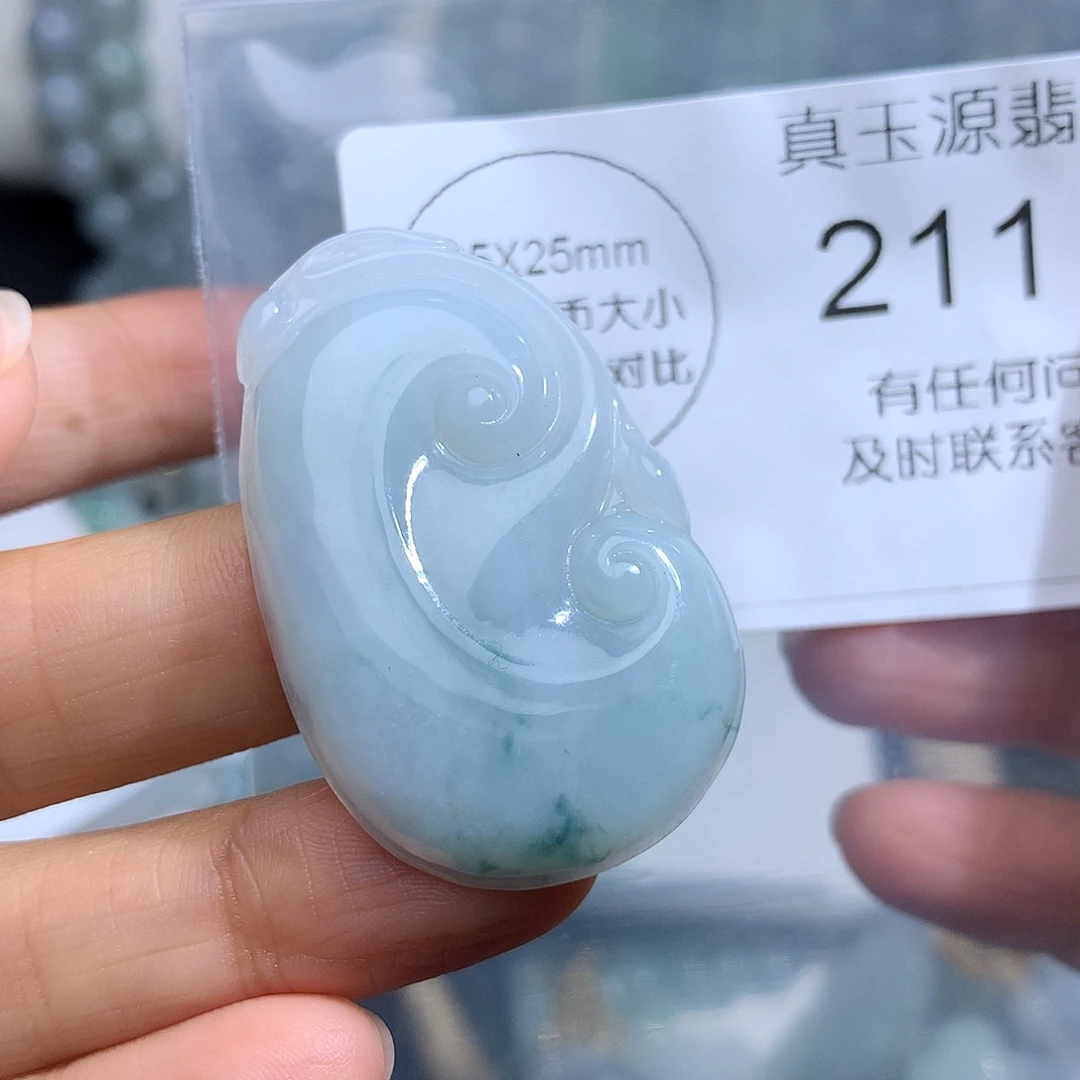 小***宝翡翠未镶嵌颈饰211。