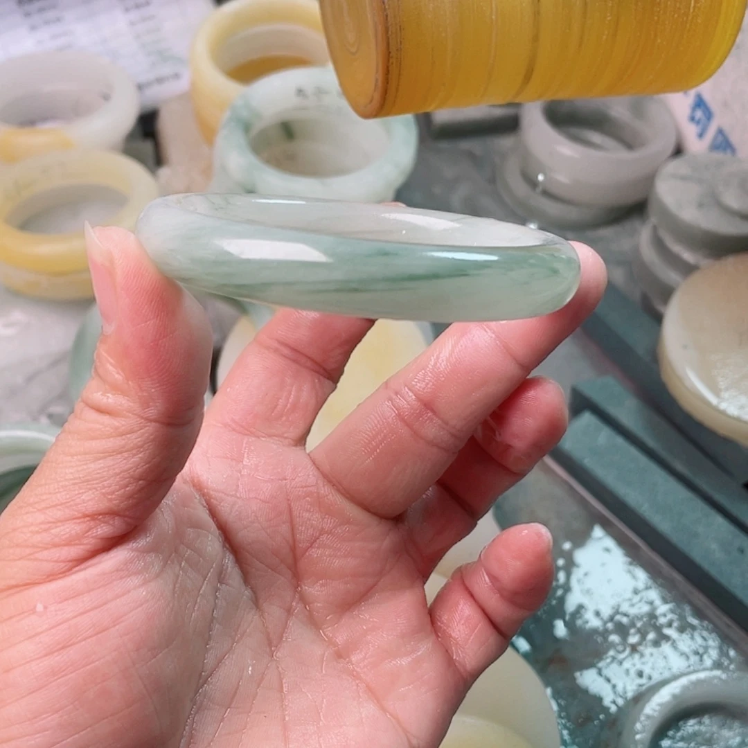 卡***皮定制石英质玉（天山翠）