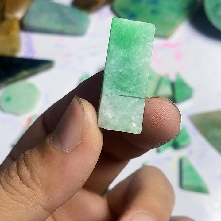 五***秦翡翠散珠天然翡翠A货挂件