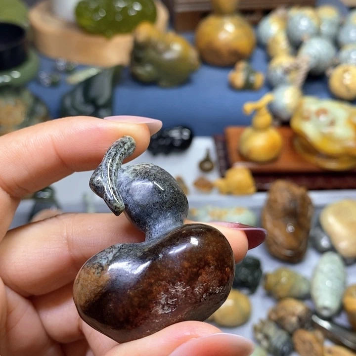 未镶嵌岫岩河磨玉（透闪石质玉）把件
