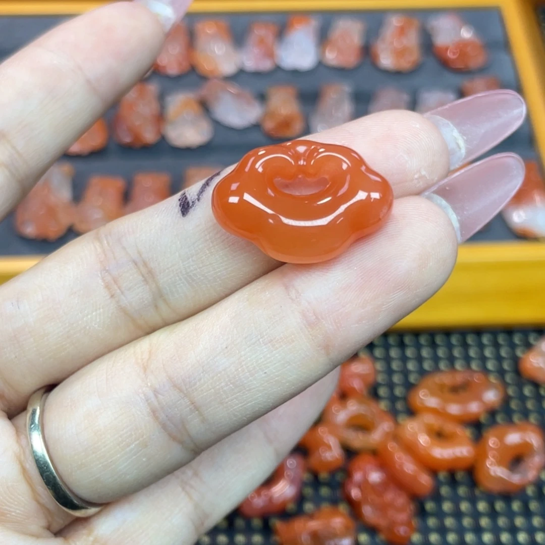 玛瑙/玉髓未镶嵌颈饰平安锁