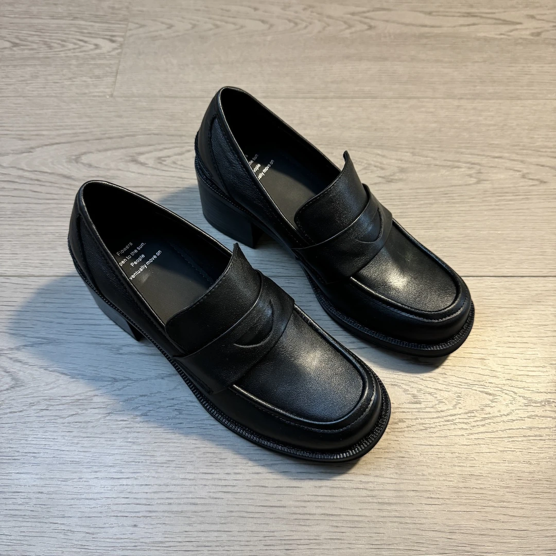 六也「重回十八」复古简约真皮粗跟圆头一脚蹬通勤乐福鞋女 L1059