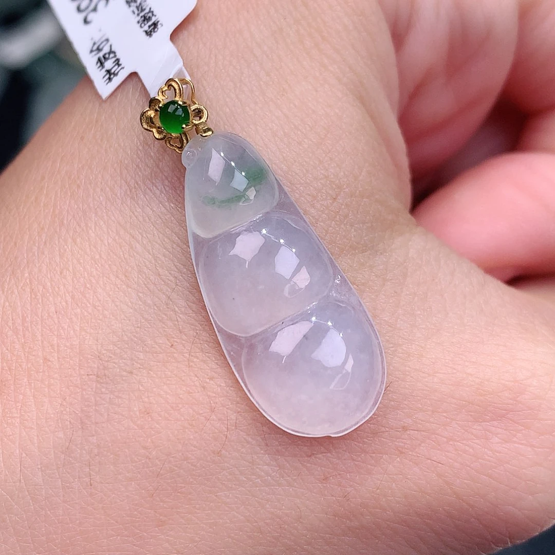 颈饰18K金镶嵌翡翠白冰飘花福豆