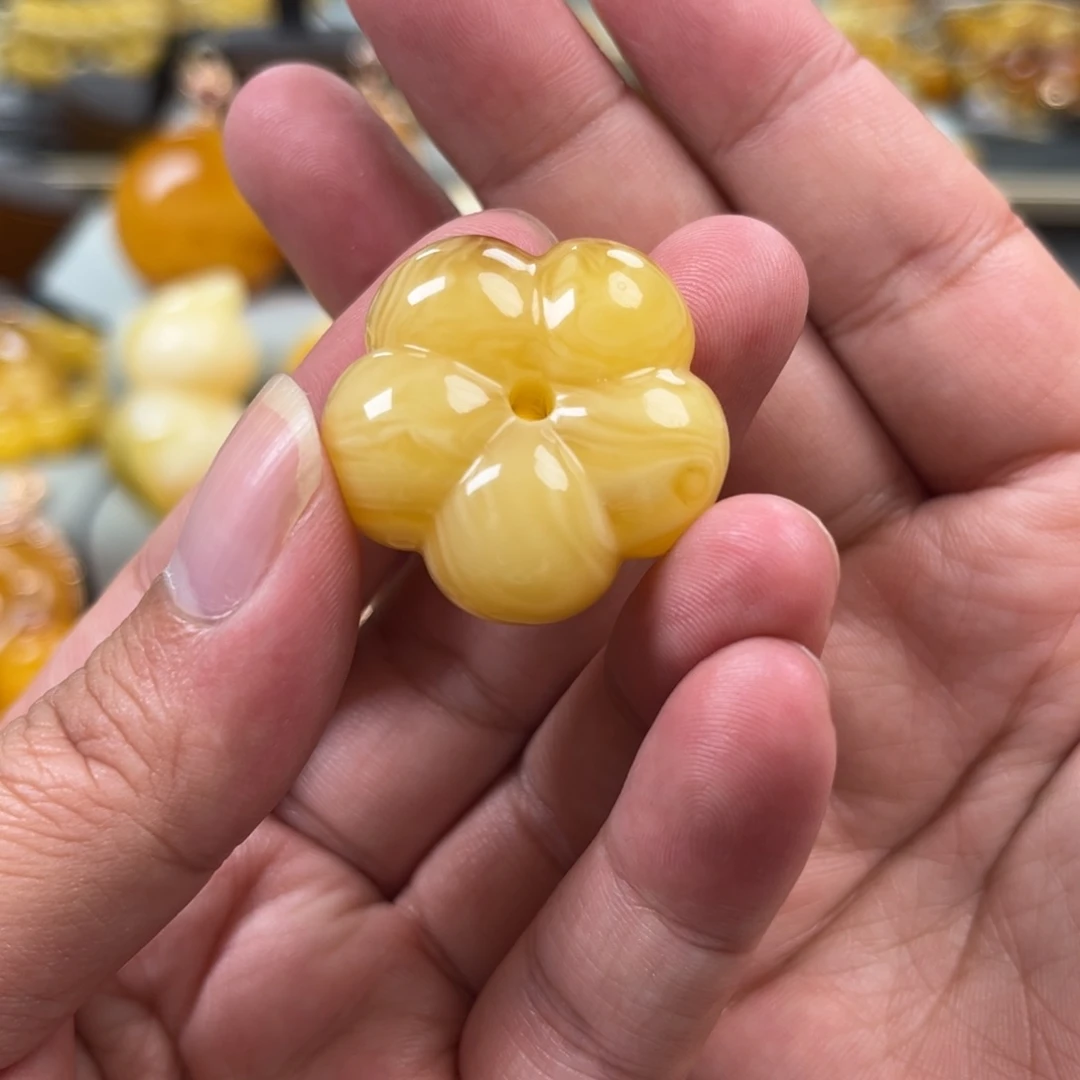 蜜蜡未镶嵌珠宝奇石