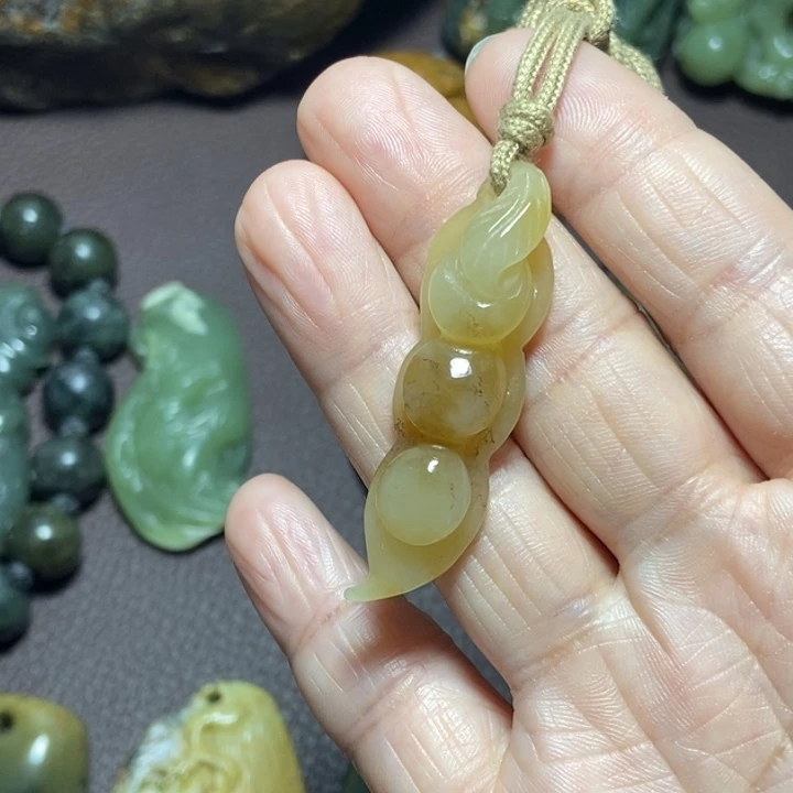 岫岩老玉（透闪石质玉）未镶嵌颈饰