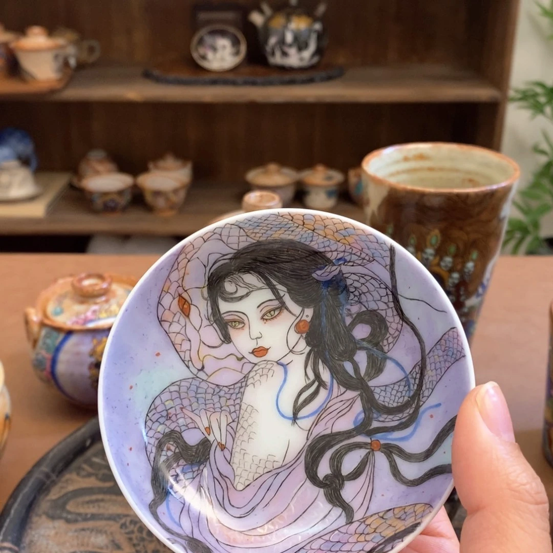 手工手绘蛇女茶杯