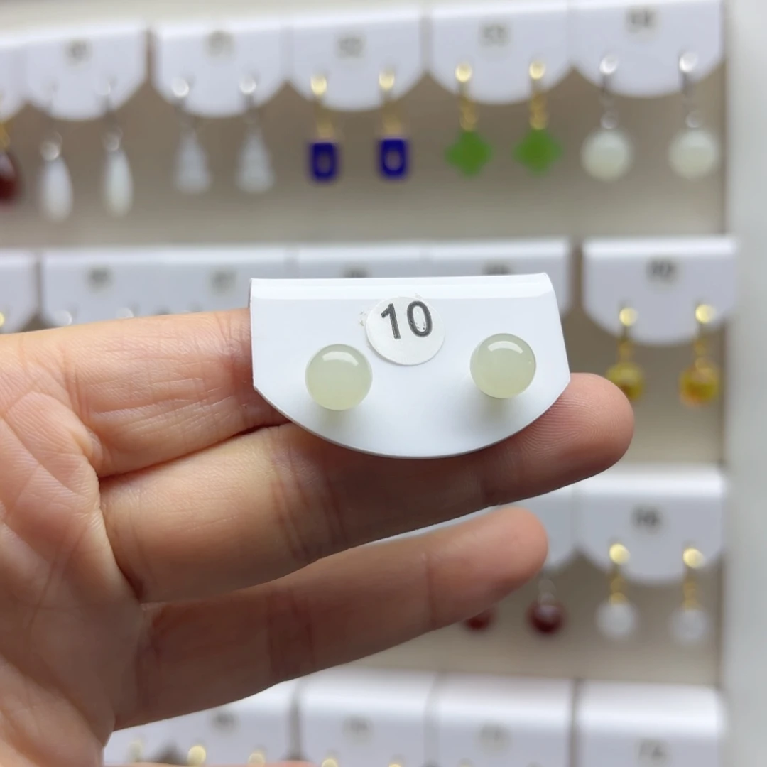 18K金镶嵌和田玉耳饰