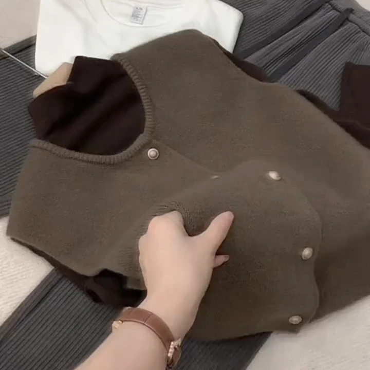 2025秋冬盐系软糯上衣女咖色针织衫马甲套装小个子百搭流行穿搭潮