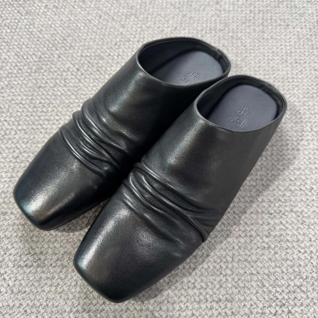 2025春夏新款休闲黑色软底气质凉鞋舒适时尚女夏季方头凉拖 B2516