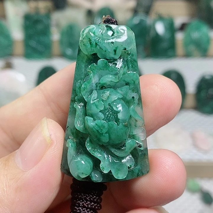 未镶嵌独山玉颈饰