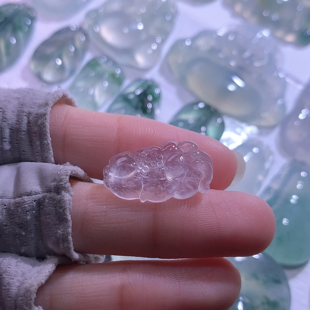 翡翠未镶嵌颈饰莲花
