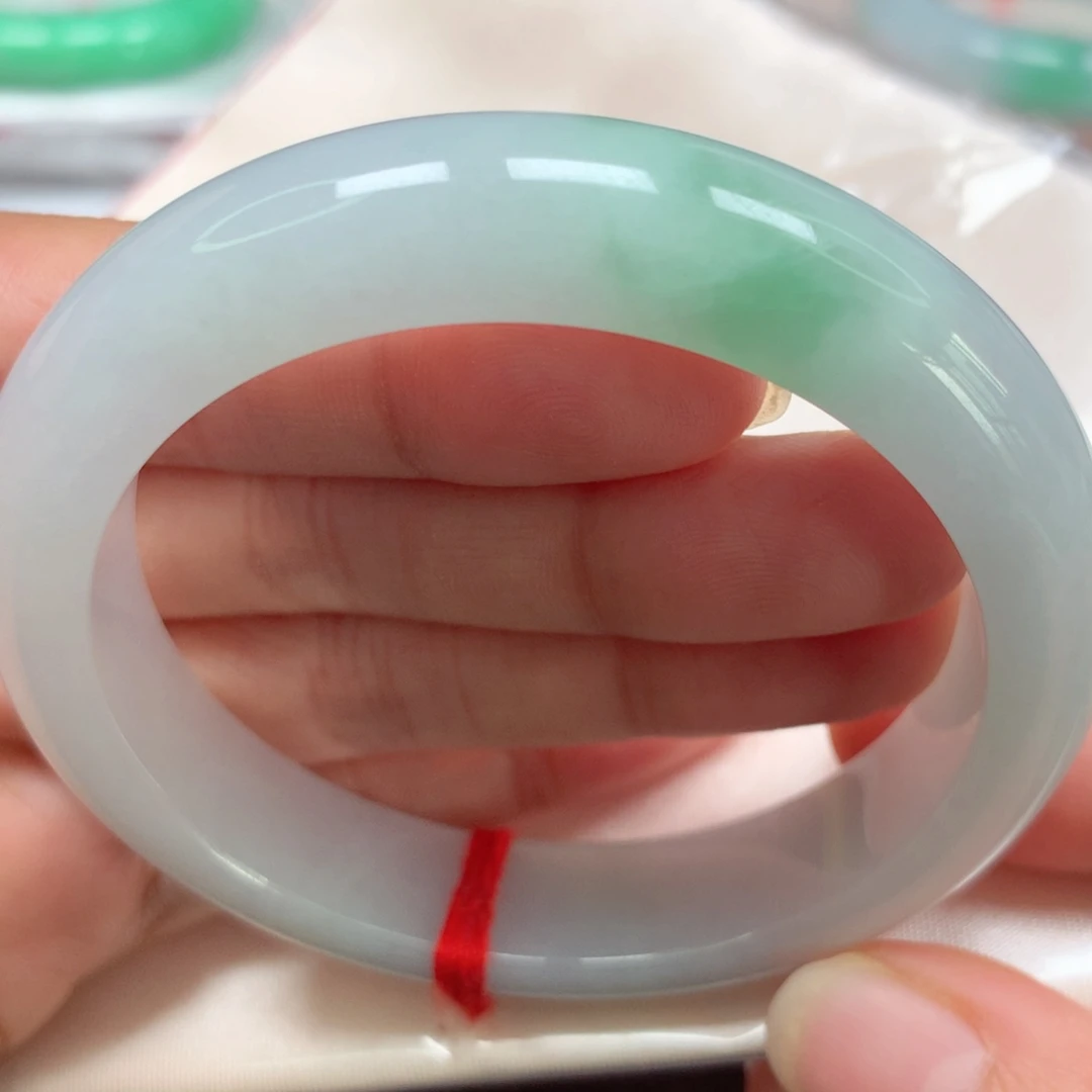 翡翠未镶嵌手镯宽版冰胶细腻带绿