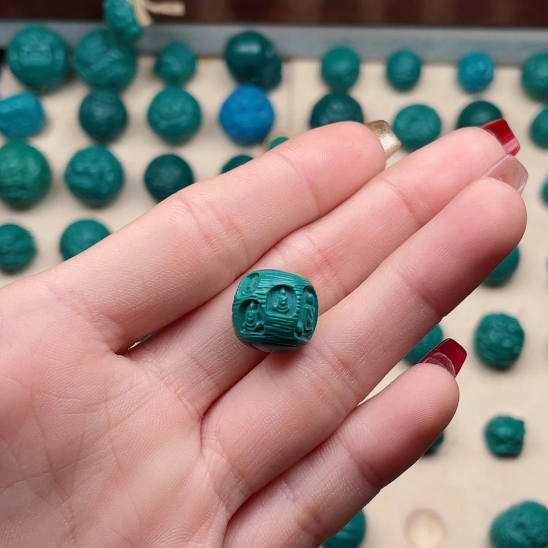 【闪购商品】玻璃颈饰老油绿石窟佛13左右一个