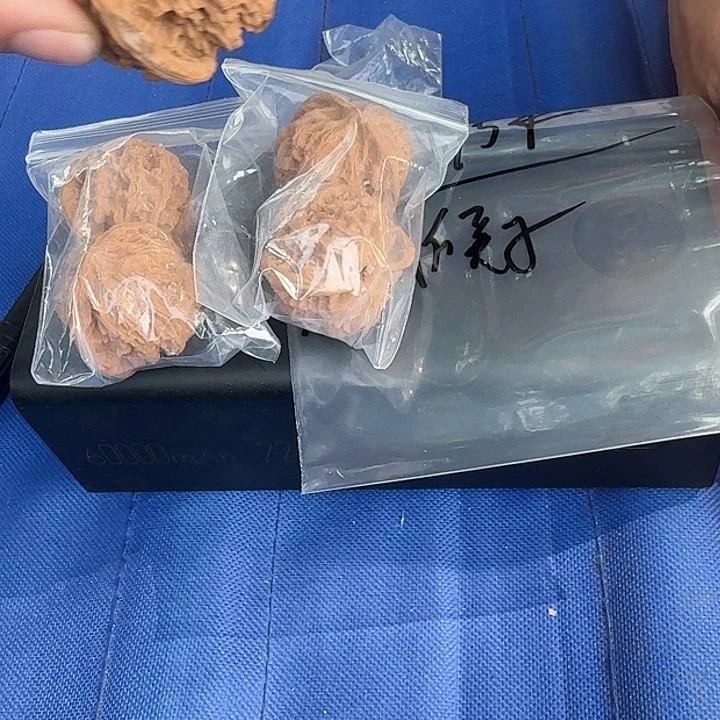 满***红文玩核桃吊坠啦啦啦啦