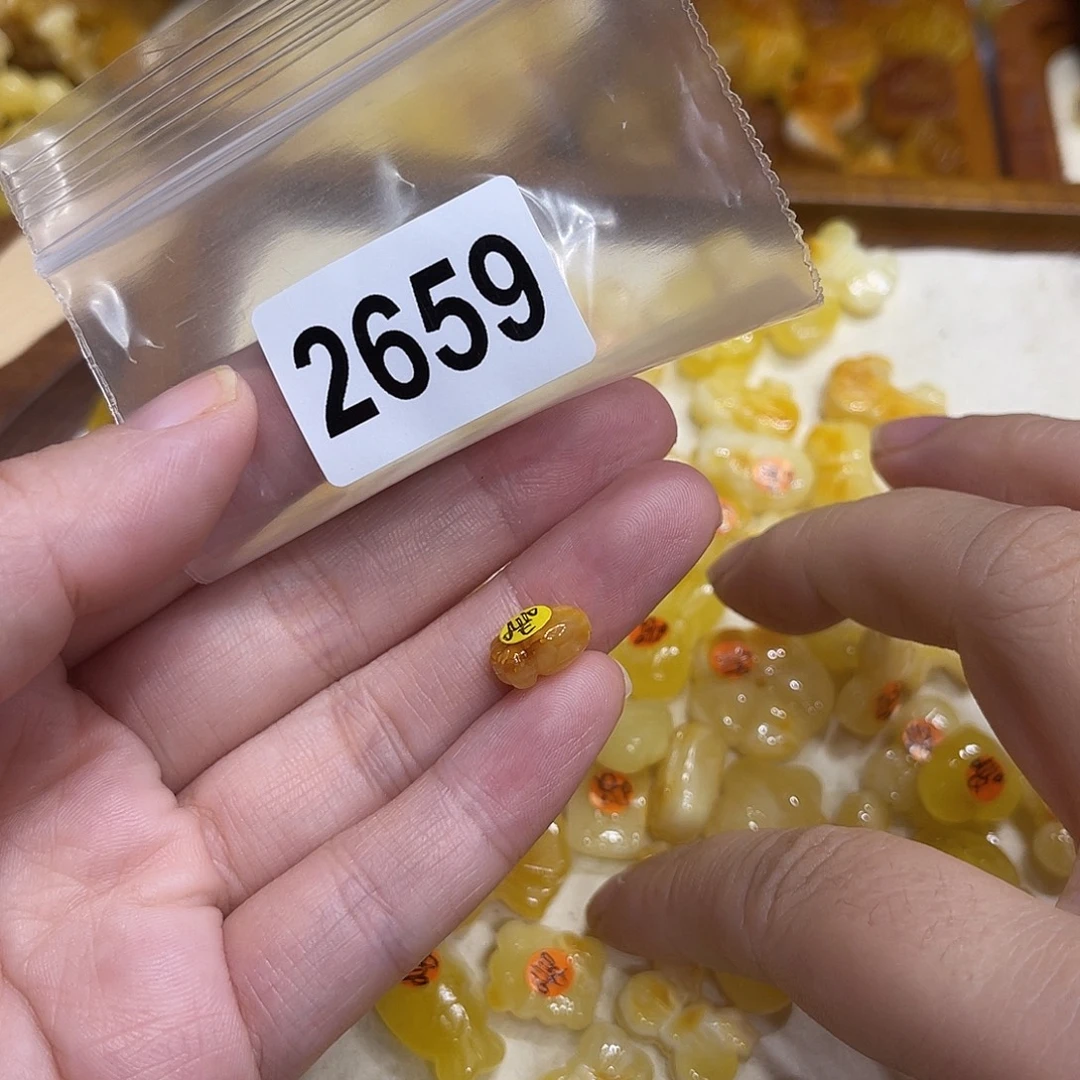 蕾***琥珀未镶嵌珠宝奇石